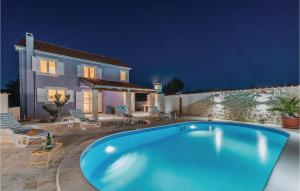 Two-Bedroom Holiday Home In Privlaka-Sabunike