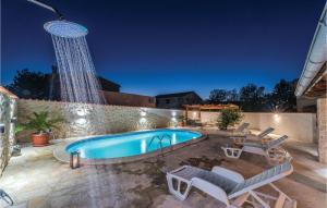 Two-Bedroom Holiday Home In Privlaka-Sabunike