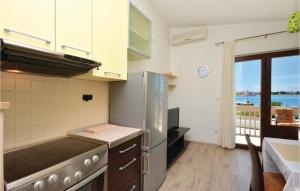 Nice Apartment In Podstrana With 2 Bedrooms And Wifi