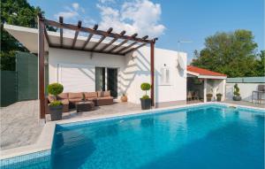 Nice Home In Neoric With 2 Bedrooms, Wifi And Outdoor Swimming Pool