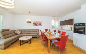 1 Bedroom Stunning Apartment In Kastel Gomilica 