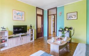 Beautiful Apartment In Pula With 3 Bedrooms And Wifi