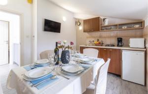 2 Bedroom Stunning Apartment In Porec