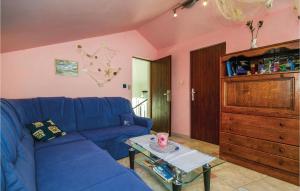 Nice Apartment In Karlobag With Wifi 