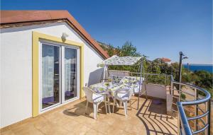 Stunning Apartment In Karlobag With Wifi