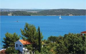 2 Bedroom Gorgeous Apartment In Raslina 