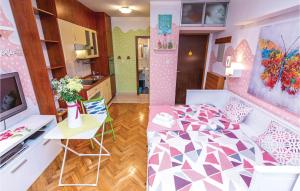 Beautiful Apartment In Crikvenica With Wifi 