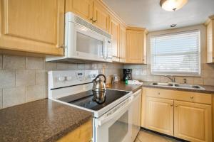 Large 1B1B Unit - Pool Side - Surf Song #229