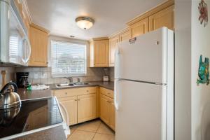 Large 1B1B Unit - Pool Side - Surf Song #229