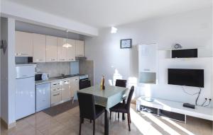 Awesome Apartment In Klek With 1 Bedrooms And Wifi