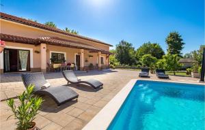 Amazing Home In Veli Brgud With 2 Bedrooms, Wifi And Outdoor Swimming Pool