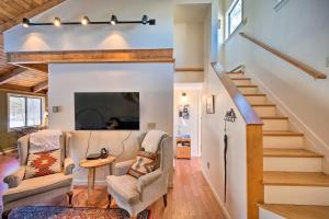 Unique Thornton Townhome Swim, Ski, and Hike!