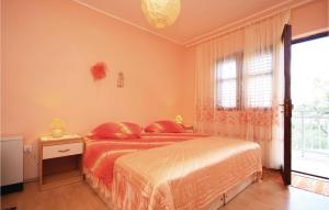 Amazing Apartment In Raslina With 2 Bedrooms And Wifi