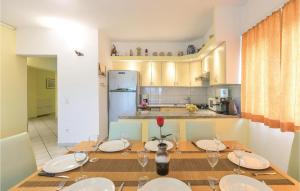 Stunning Apartment In Stinjan With 4 Bedrooms And Wifi