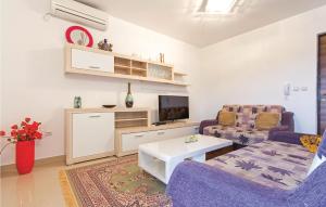 Beautiful Apartment In Fondole With Jacuzzi, Wifi And Outdoor Swimming Pool