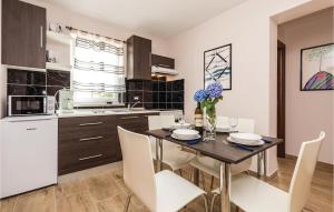 Awesome Apartment In Icici With Kitchen