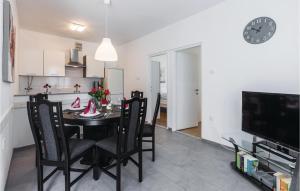 3 Bedroom Stunning Apartment In Porec 