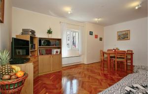 2 Bedroom Lovely Apartment In Novigrad