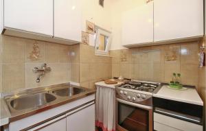 2 Bedroom Lovely Apartment In Novigrad