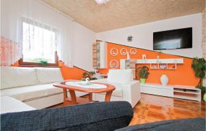 TwoBedroom Apartment in Valtursko Polje