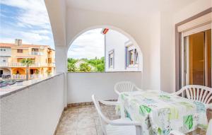 1 Bedroom Gorgeous Apartment In Marsici