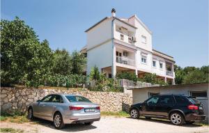 Two-Bedroom Apartment In Posedarje