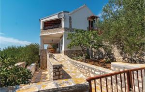 Beautiful Home In Stratincica With 3 Bedrooms And Wifi