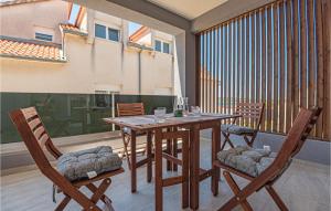 Cozy Apartment In Brodarica With Wifi