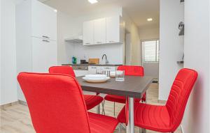 Cozy Apartment In Brodarica With Wifi