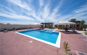 Amazing Home In Drage With Wifi, Private Swimming Pool And Outdoor Swimming Pool