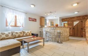 1 Bedroom Awesome Apartment In Orbanici 