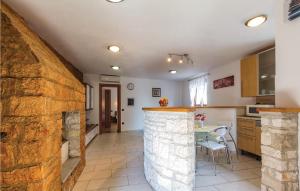 1 Bedroom Awesome Apartment In Orbanici 