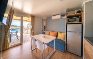 12 Bedroom Nice Home In Drage