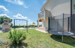 Beautiful Home In Bregi With 4 Bedrooms, Wifi And Outdoor Swimming Pool