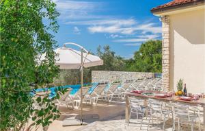 Gorgeous Home In Medulin With Kitchen