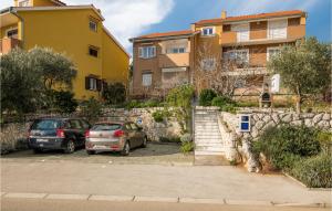 Beautiful Apartment In Cres With 2 Bedrooms And Wifi