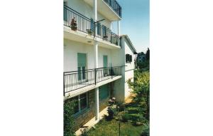 2 Bedroom Nice Apartment In Pula