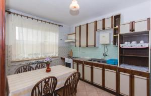 2 Bedroom Nice Apartment In Pula