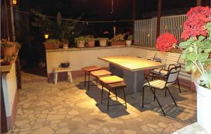 2 Bedroom Nice Apartment In Pula