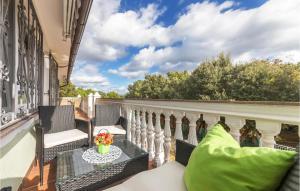 Lovely Apartment In Pavicini With Wifi