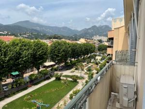 Appartements Menton centre Vue imprenable sur mer et jardin Bioves : photos des chambres