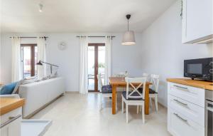 Beautiful Home In Betiga With Wifi