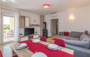 Nice Home In Liznjan With Wifi 