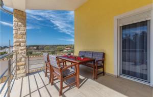 Nice Home In Liznjan With Wifi