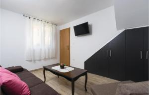 Awesome Apartment In Kastel Stari With 2 Bedrooms And Wifi