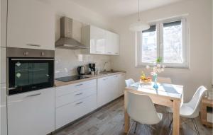 Amazing Apartment In Zadar With Wifi 
