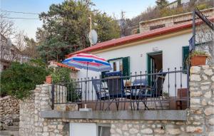 Cozy Home In Klada With Kitchen