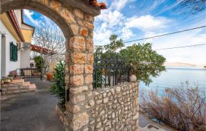 Cozy Home In Klada With Kitchen