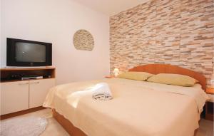 Nice Apartment In Raslina With House Sea View 