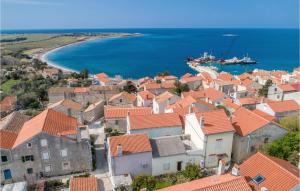 Stunning Home In Unije With Wifi